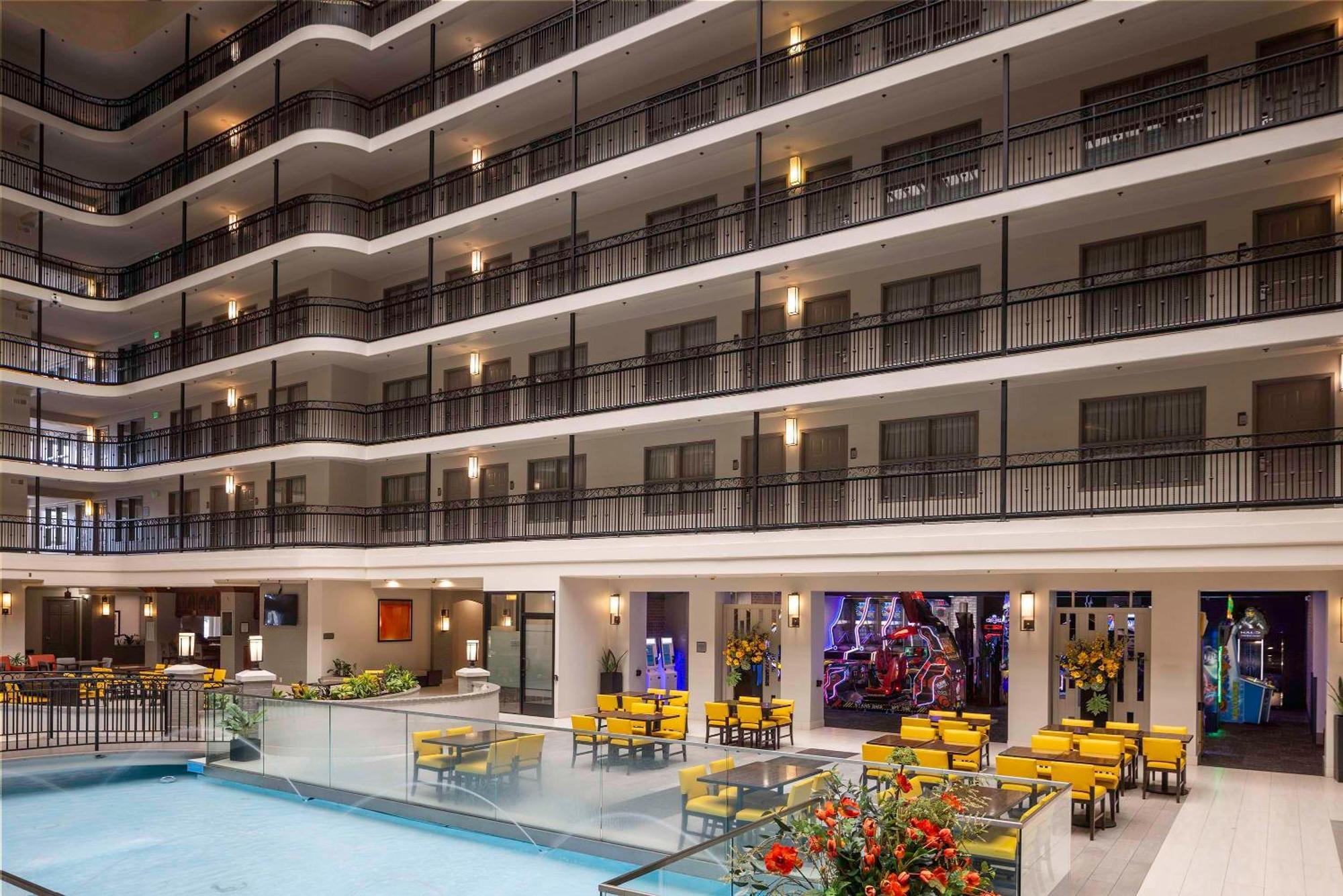Embassy Suites By Hilton Anaheim North Экстерьер фото
